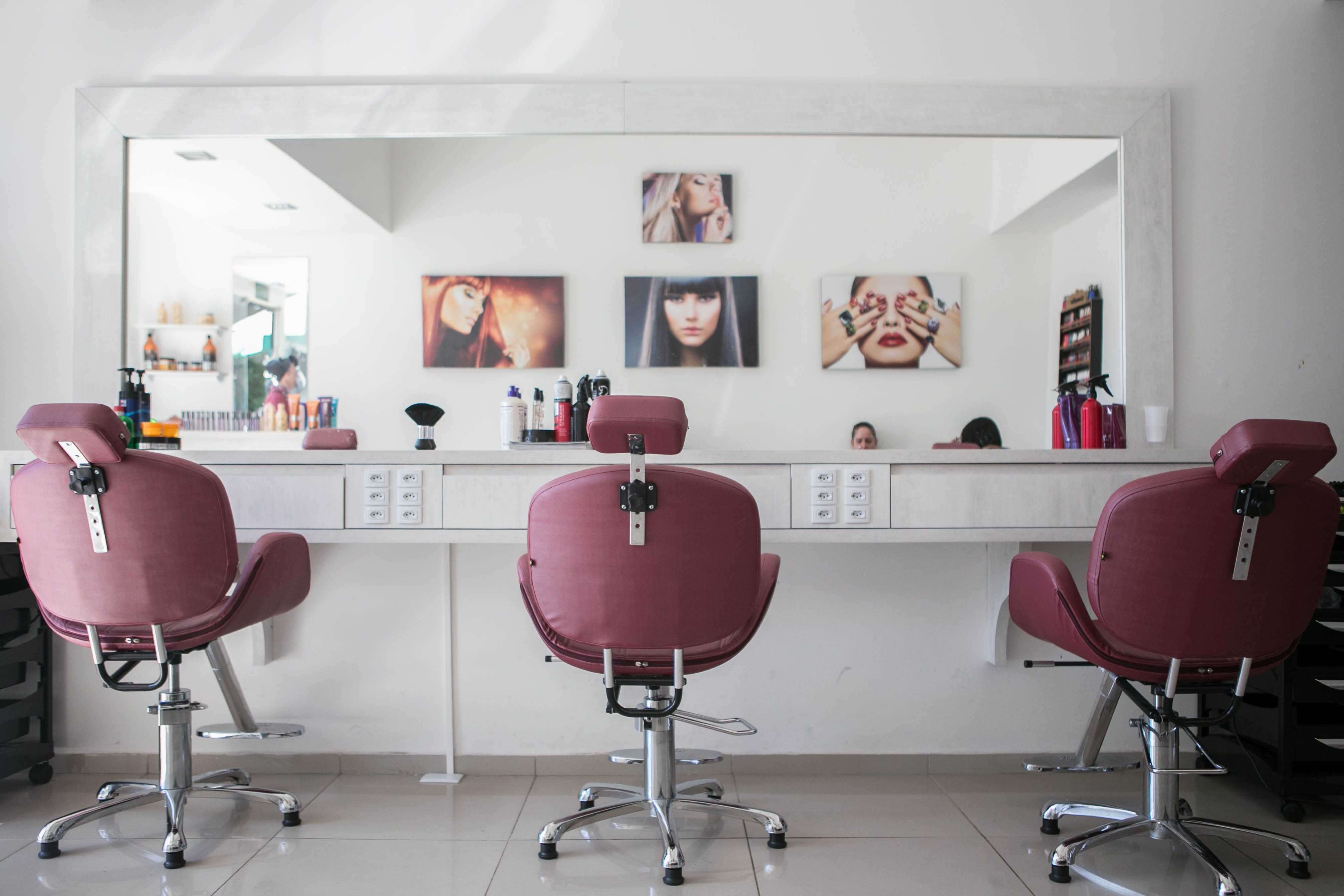 Video of girl getting hair done